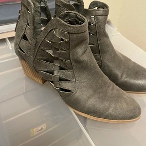 Lattice Detailed Gray Bootie